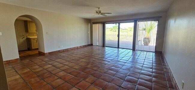 Foto del edificio - UNFURNISHED GREAT SINGLE FAMILY HOME WITH VIEWS & POOL IN BACKYARD