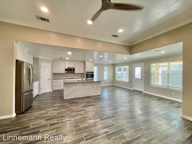 Building Photo - 4 br, 2.5 bath House - 3600 Tatonka Drive
