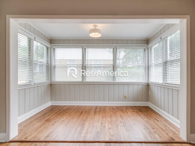 Foto del edificio - Beautiful 2BR/1B home in a peaceful neighb...