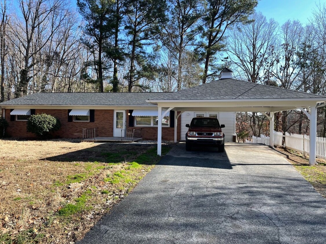 1402 Meadowbrook Rd, Asheboro, NC 27203 House Rental in Asheboro, NC