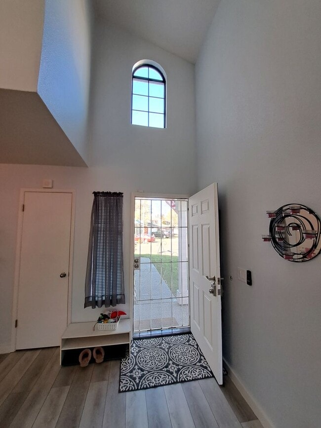 Building Photo - Updated Home with Loads to Offer!