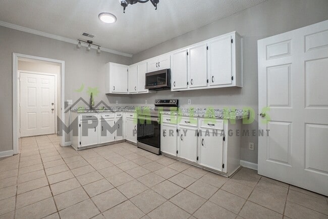 Building Photo - 928 Columbia College Dr