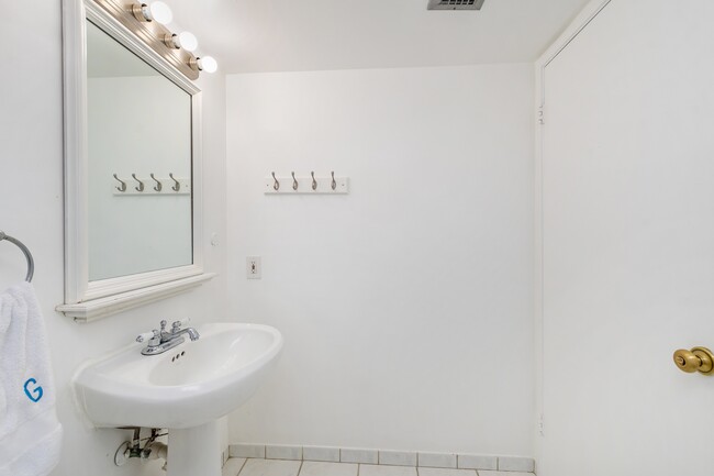 Building Photo - 181 Crandon Blvd