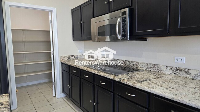 Building Photo - 8330 N Mountain Stone Pine Way