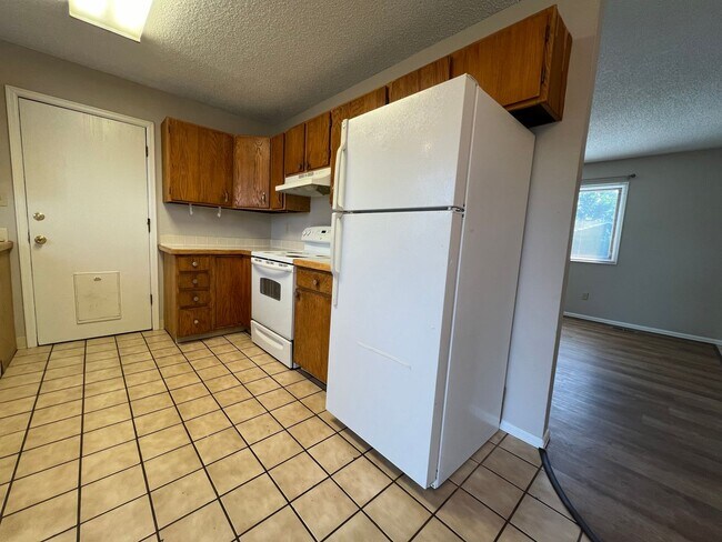 Building Photo - Charming 4-Bedroom Home for Rent in Fort C...