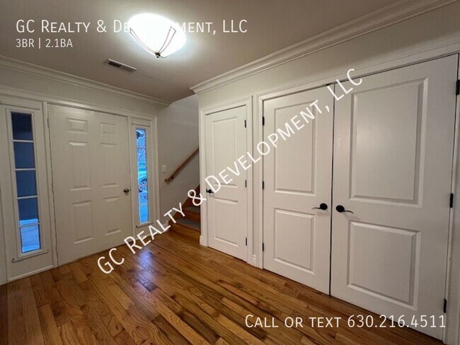 Building Photo - ***GREAT WESTMONT LOCATION / 3 BDRM / 2.5 ...