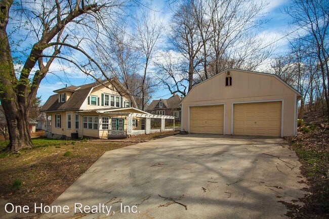 Building Photo - 3 br, 2 bath House - 2704 Doniphan