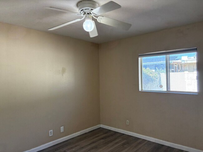 Foto del edificio - 2 Bed 1 Bath Twin Home Unit in Youngtown, ...
