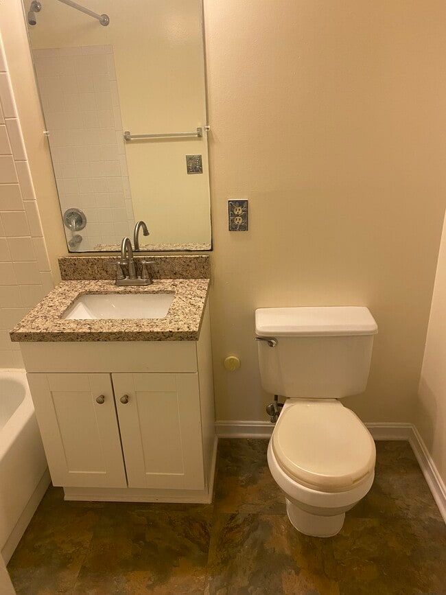 Building Photo - 2609 Camelback Ln