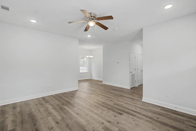 Building Photo - 205 Bagley Ave