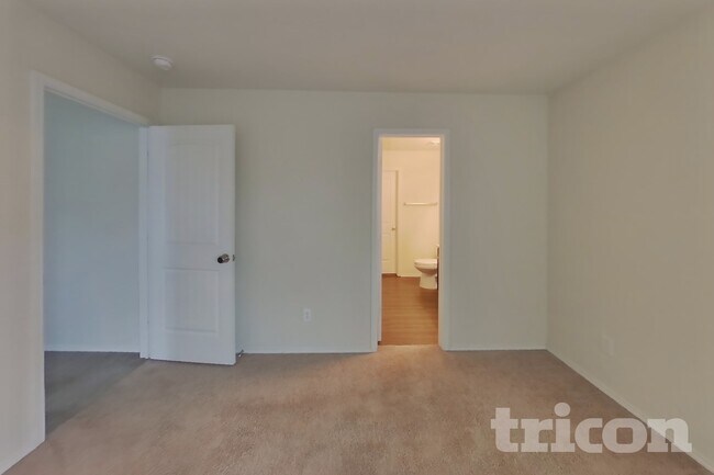 Foto del edificio - 5672 McClelland St