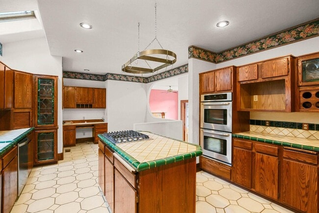 Building Photo - 520 Glenview Dr