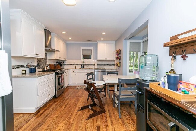 Foto del edificio - 585 Warwick St SE
