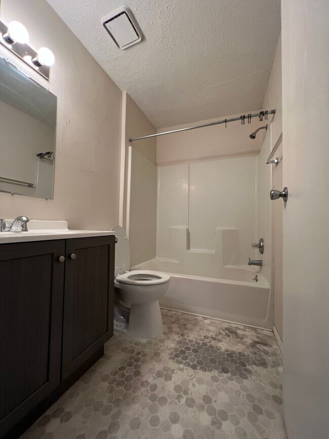 Foto del edificio - Spacious 2 Bedroom Apartment Near Mayo Clinic and Emplify Health