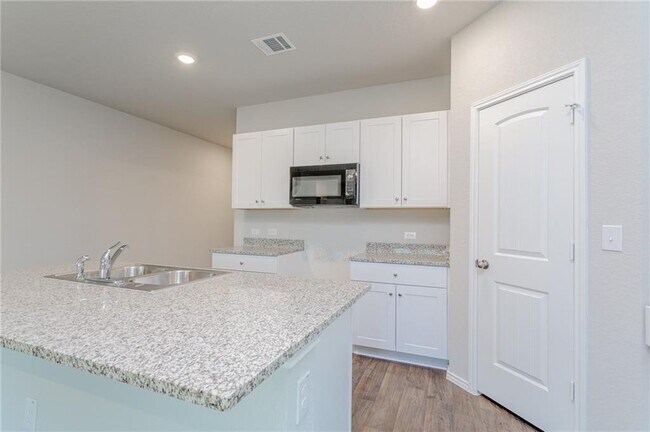Building Photo - 13525 Brahmin Dr
