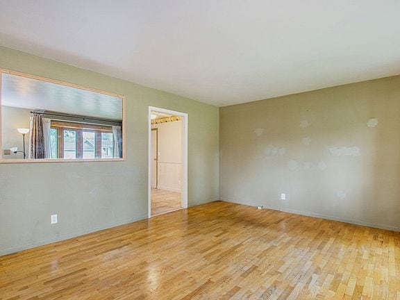 Building Photo - 30830 Lincoln Dr