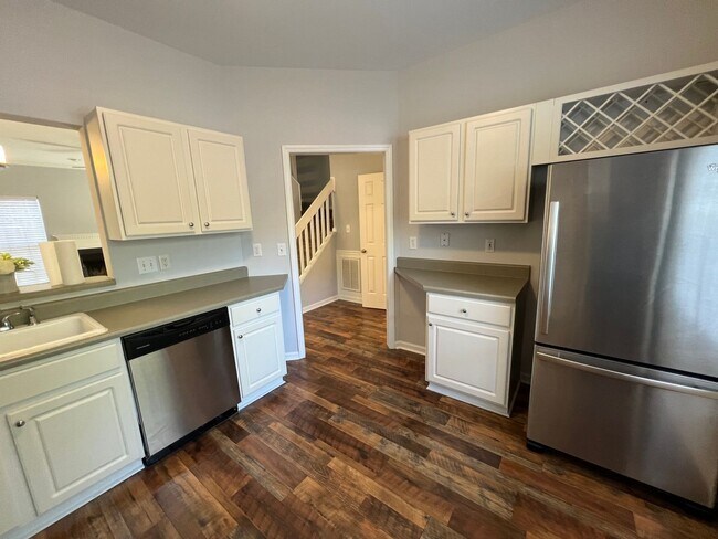 Foto del edificio - 4325 Pine Springs Ct