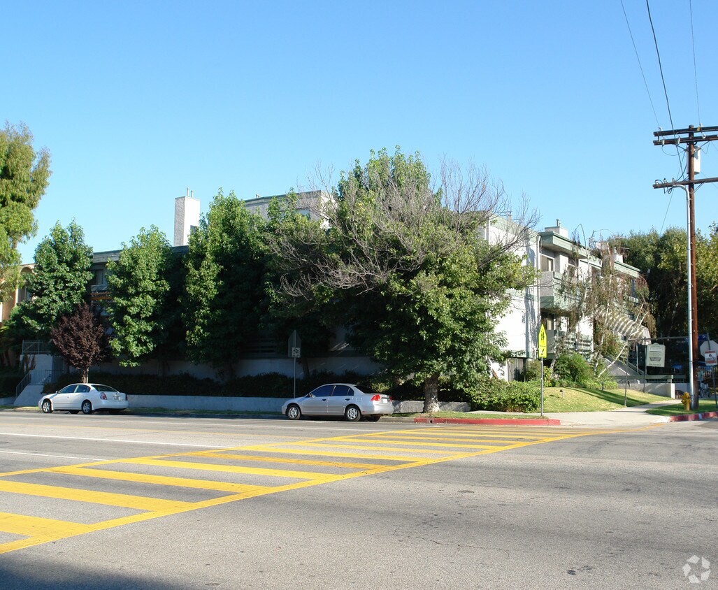 Primary Photo - Laurelwood Apartments