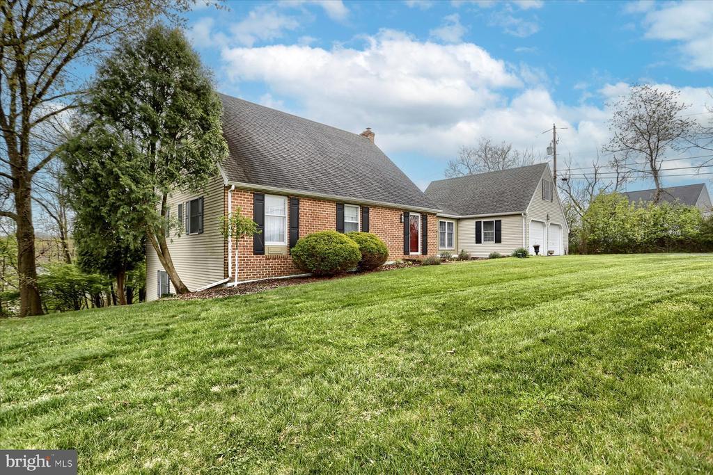 1515 Woodcrest Cir, Harrisburg, PA 17112 House Rental in Harrisburg