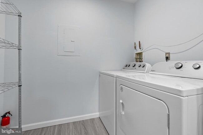 Building Photo - 604 Woodhollow Dr