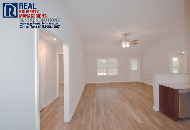 Building Photo - BRAND NEW 3 bedroom home in Shelbyville! A...