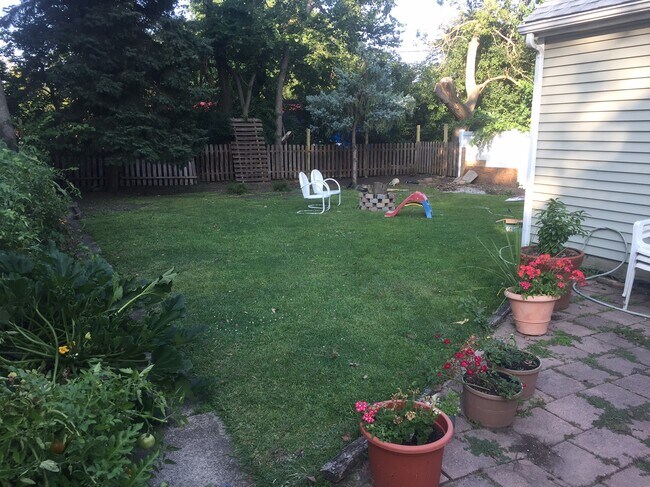 Foto del edificio - 241 S Vine Ave