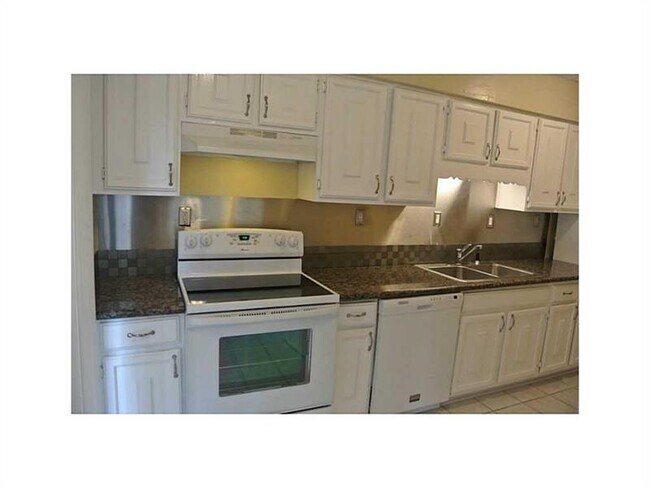 Building Photo - 2638 Briarwood Dr SE