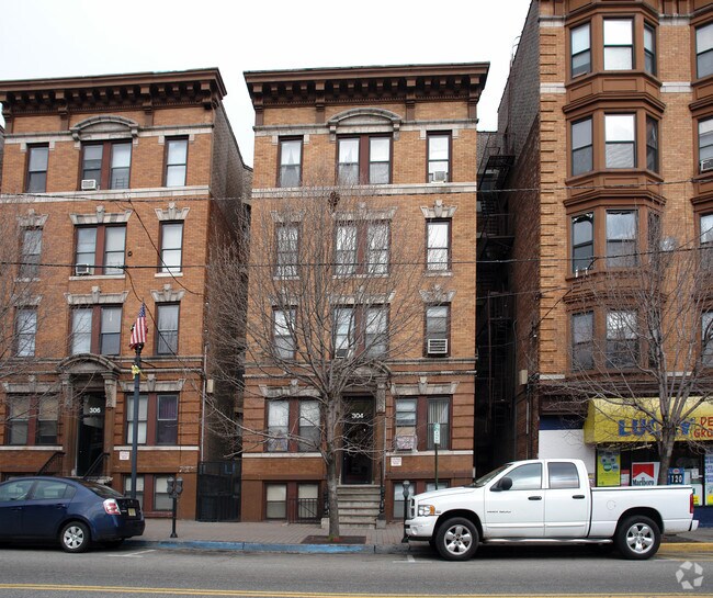 Building Photo - 304 60th St