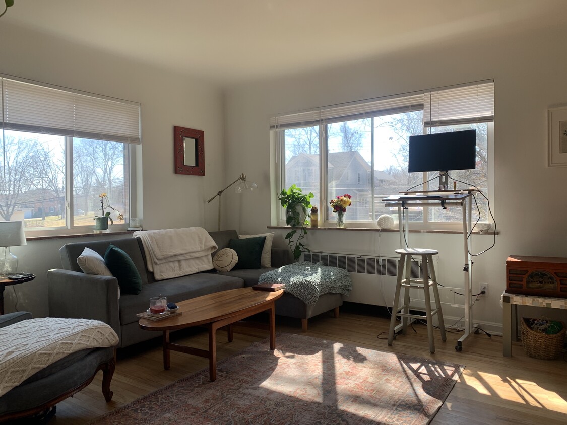 Living Room - 6336 Corbly Rd