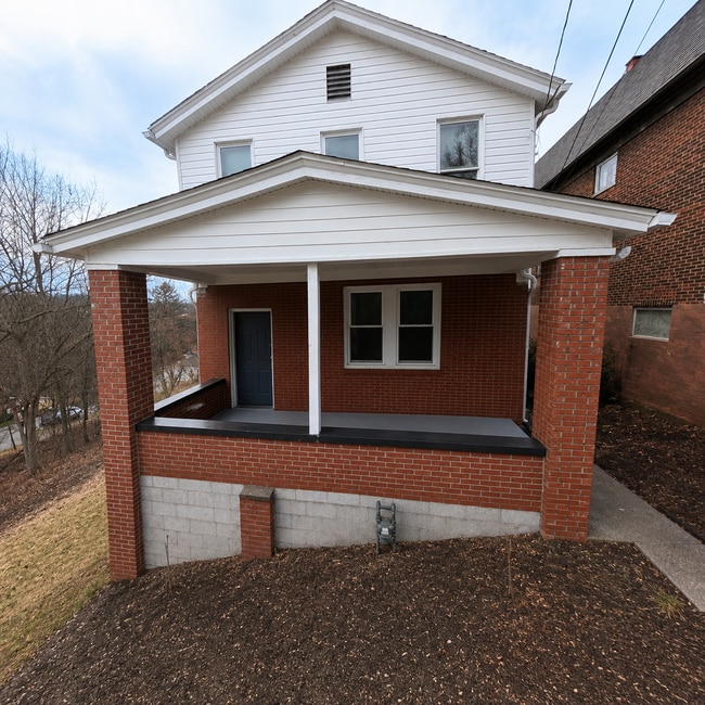 Building Photo - 1702 Ordinance Ave