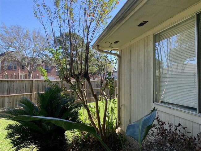 Building Photo - 16606 Sussex Dr