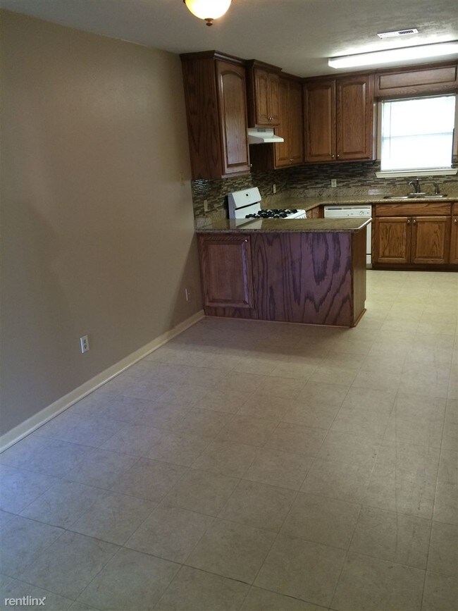 Building Photo - 4213 Woodcrest Dr