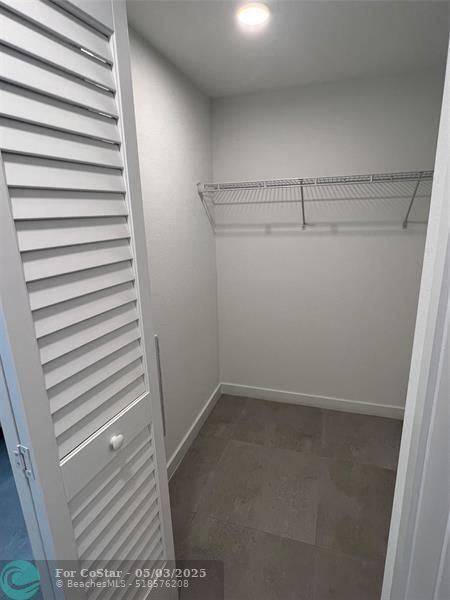 Foto del edificio - 5451 N University Dr