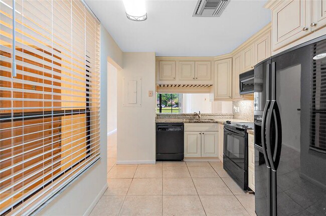 Building Photo - 7535 La Paz Blvd