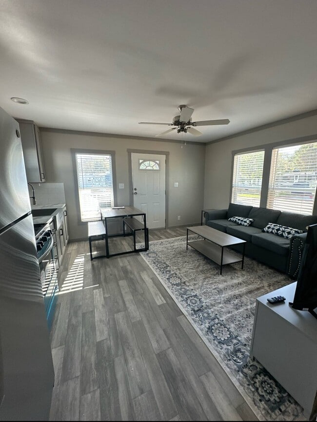 Building Photo - 9 La Posada Cir