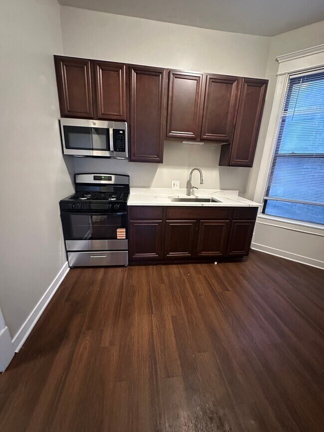 Foto del edificio - 1007 S Oakley Blvd