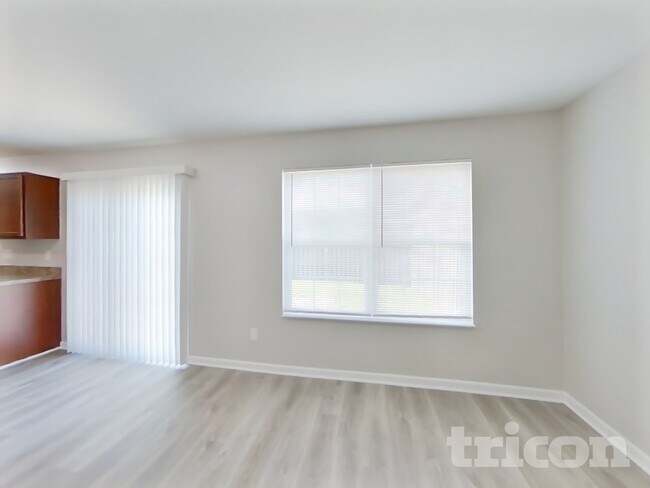 Foto del edificio - 597 Grassy Bend Dr