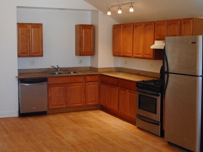 Building Photo - 3459 W Diversey Ave