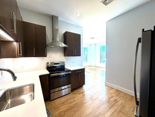 Foto del edificio - 13 W Central St