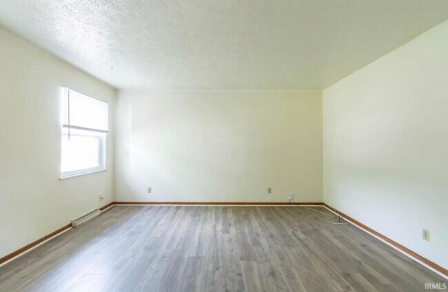 Foto del edificio - 601 N Smith Rd