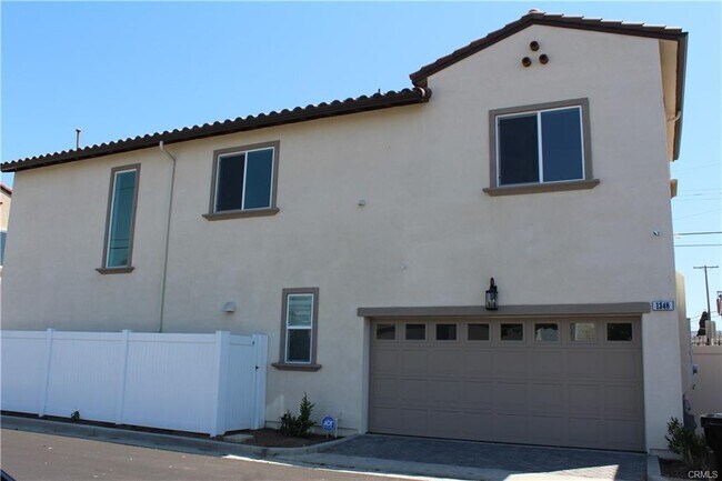 Building Photo - 1348 Plaza del Amo