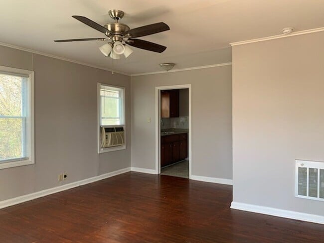 Building Photo - 204 Sunset Ct