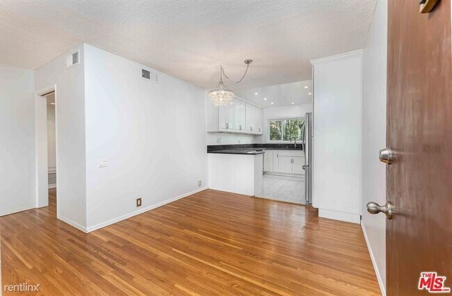 Foto del edificio - 3 br, 2 bath Condo - 3166 S Sepulveda Blvd...