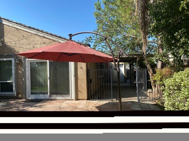 Building Photo - Single Story, Four Bedroom Home in Lincoln...