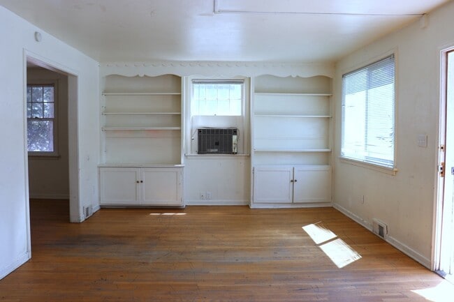 Building Photo - 614 Ash St