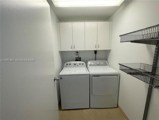 Building Photo - 801 Brickell Key Blvd