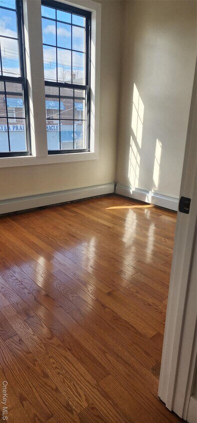 Foto del edificio - 106-47 Sutphin Blvd