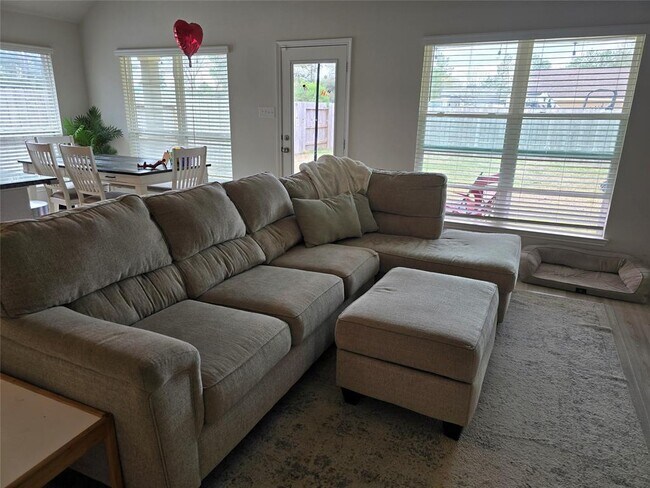 Foto del edificio - 911 Acorn Trail Pl