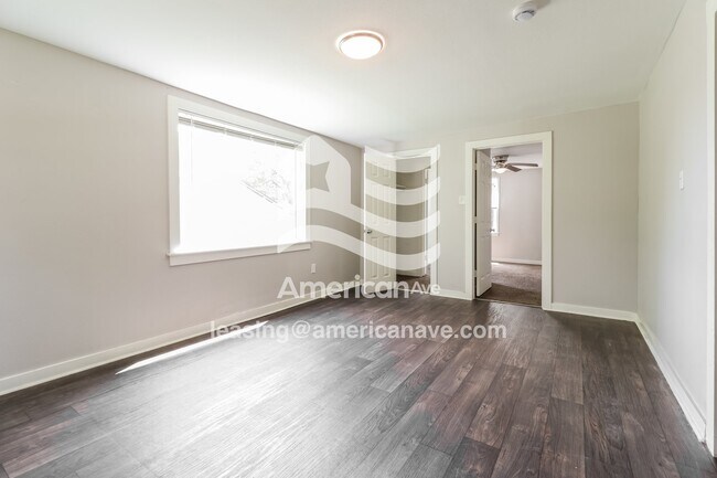 Foto del edificio - 4821 Francis St