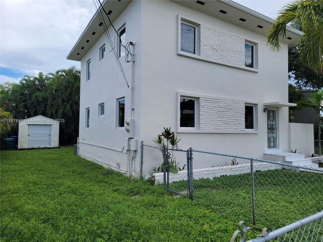 Building Photo - 2450 SW 5th St